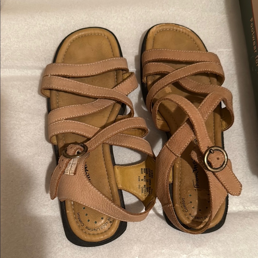 Gently worn Vintage Thom McAn Tan Leather Sandals. Straps are in excellent shape